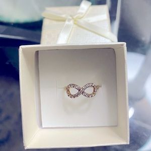 10K Gold Sideways Eternity Ring Sz 7